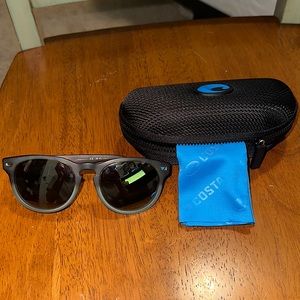 Costa Del Mar Sunglasses (case cloth included). Polarized! “Matte Tide Pool”.